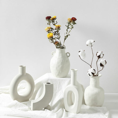 Quiet Form Vase — Sculptural Nordic Ceramic